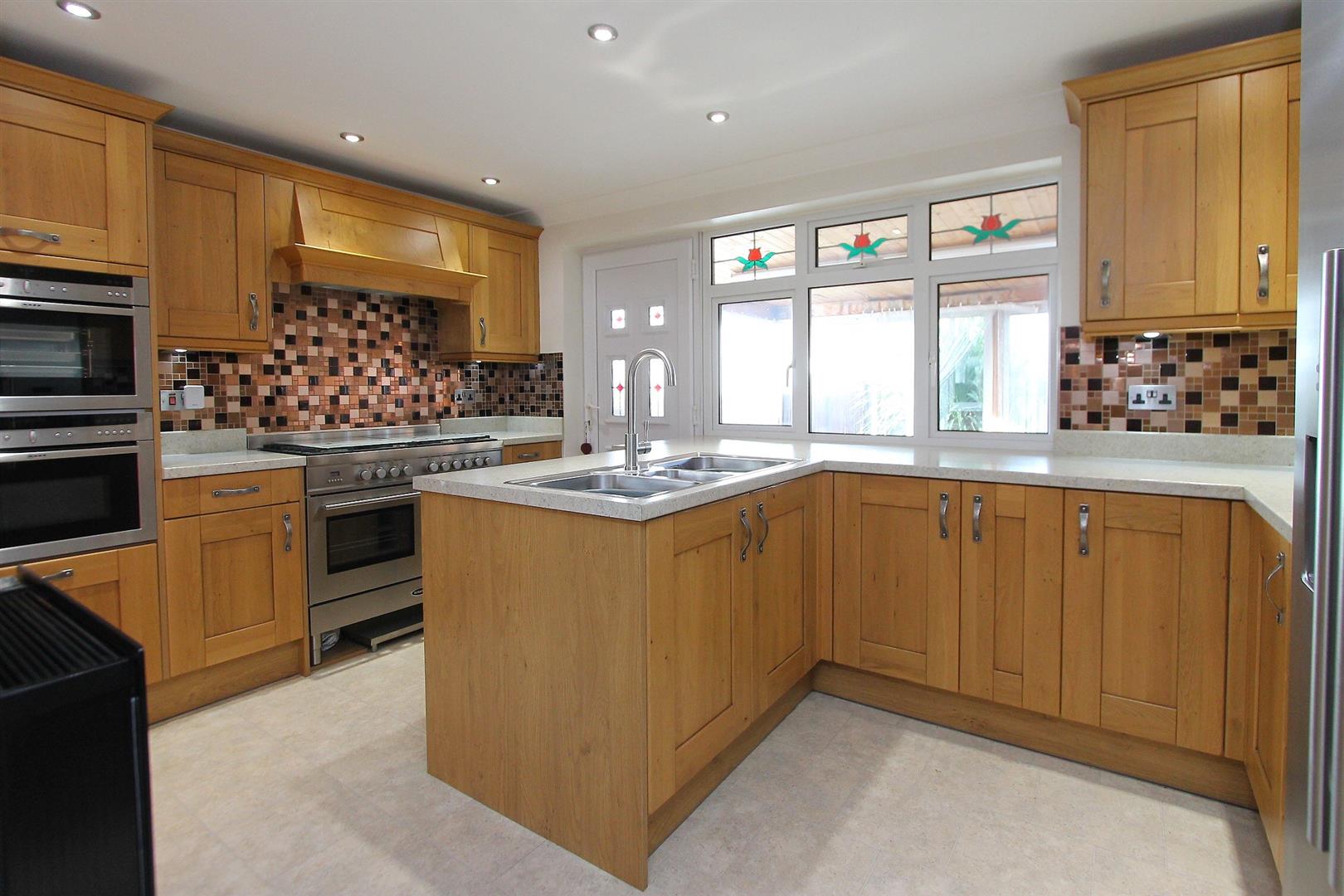 3 bed property in Stourbridge Road, Kidderminster